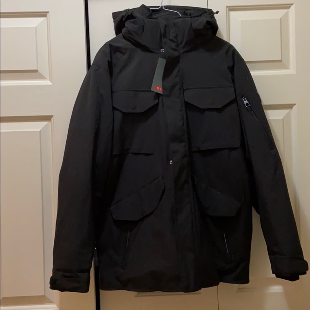 New Tumi Men’s Raincoat
